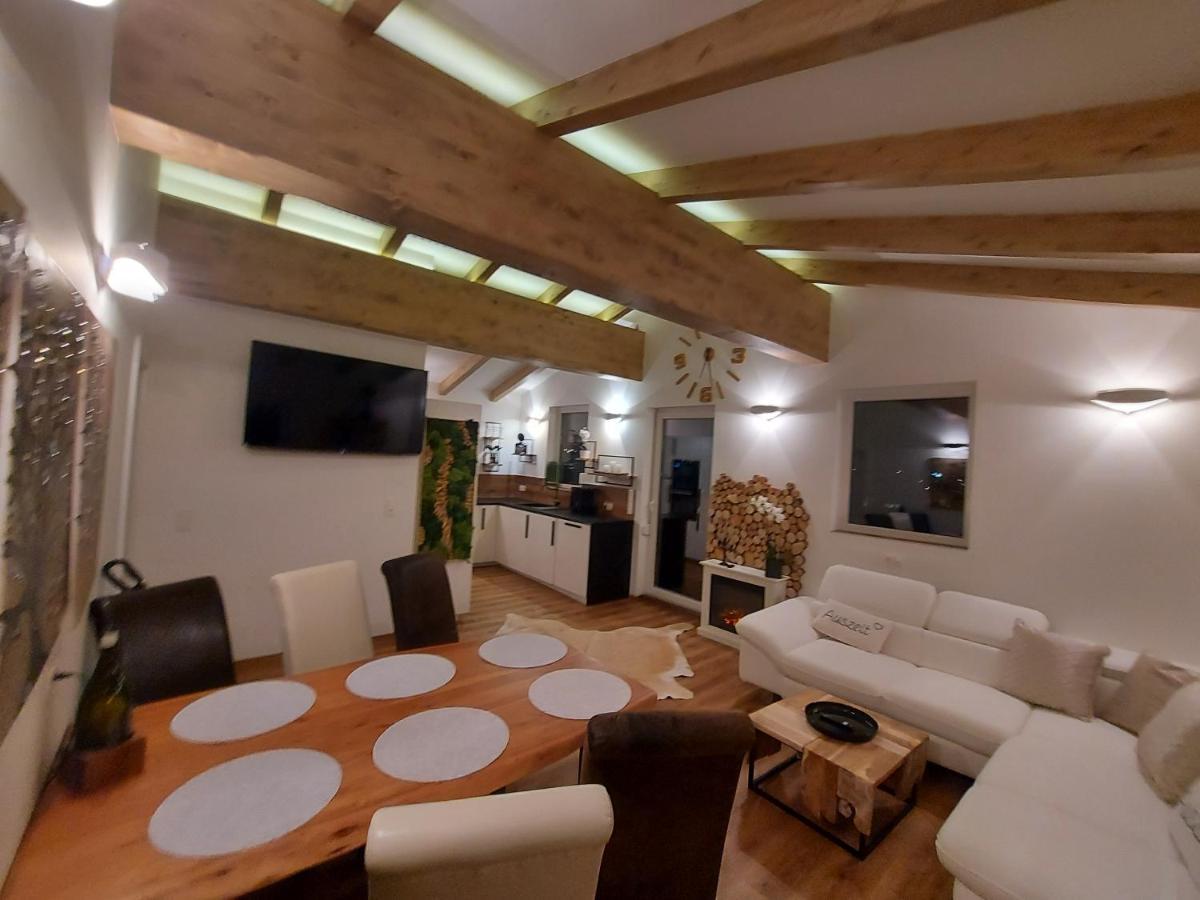 Auszeit Steiraland Penthouse 9 Mit Grossen Balkon Und Parkplatz Apartment Леобен Екстериор снимка