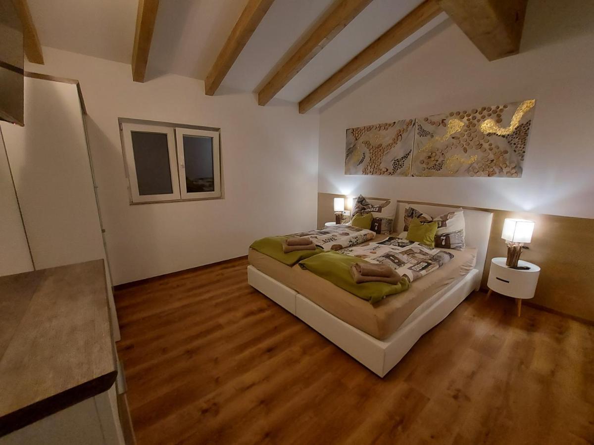 Auszeit Steiraland Penthouse 9 Mit Grossen Balkon Und Parkplatz Apartment Леобен Екстериор снимка
